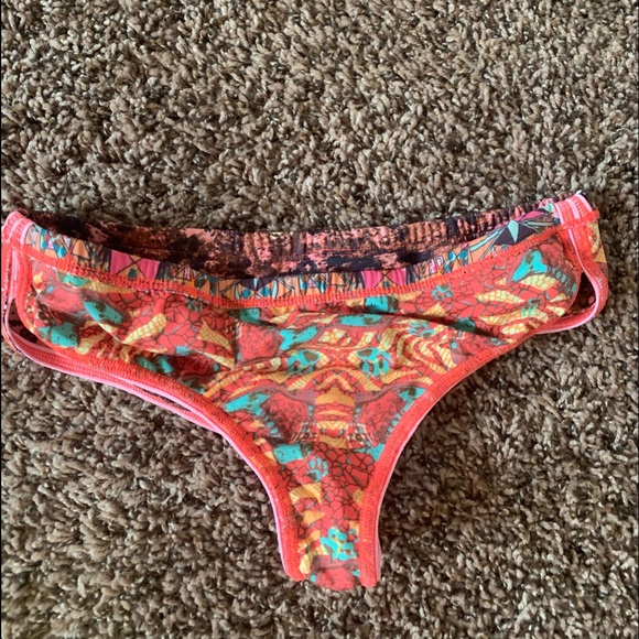 Maaji bikini set : top - small, bottoms - medium - Picture 5 of 5